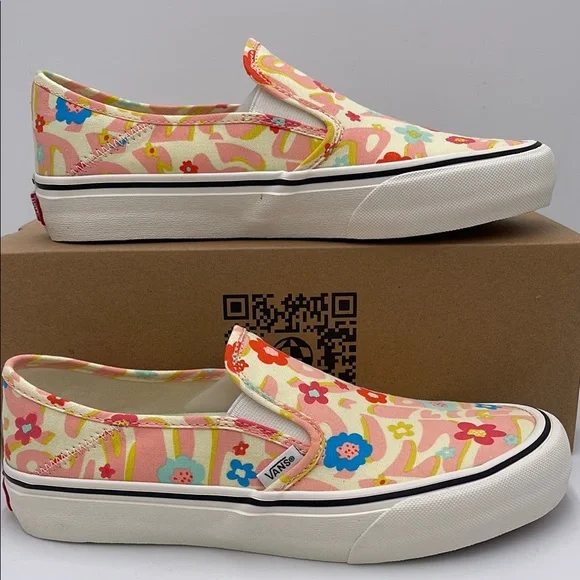Vans WMNS Floral Slip-On Sneakers - Multicolor Slip-On Vr3 Sf
Groovy Floral Mars - Picture 1 of 16